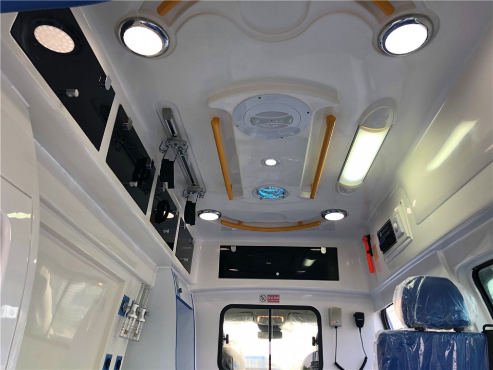 奔馳國(guó)六救護(hù)車(chē) (5)