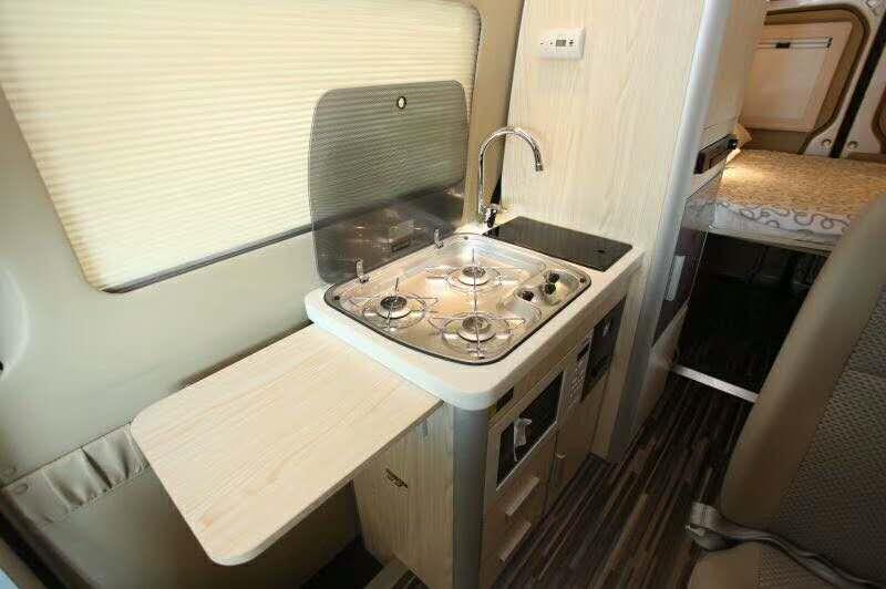 C型房車(chē) B型房車(chē) 國(guó)產(chǎn)房車(chē)改裝15271321777